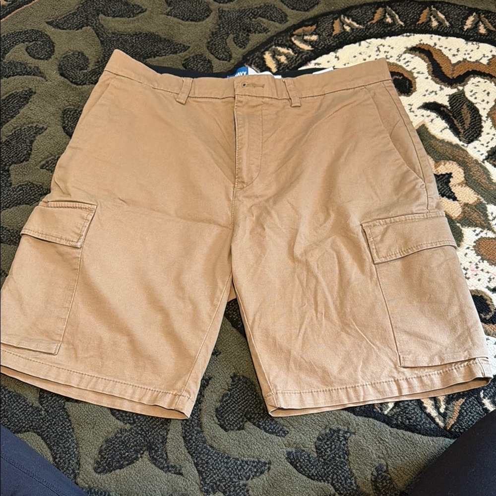 Men's Cargo Shorts in Light Brown - Classic Casual Style